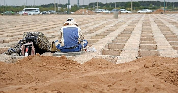 Soaring burial costs push Iranians to rural graveyards, daily reports