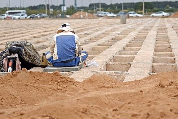 Soaring burial costs push Iranians to rural graveyards, daily reports