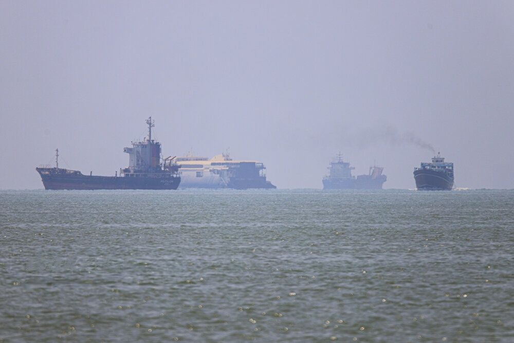 Iran presses wider Hormuz demands as US says deal may be close