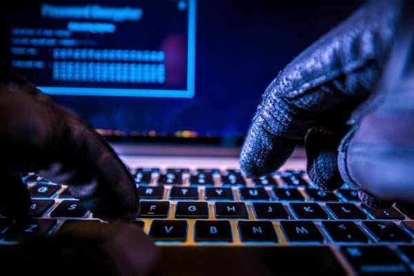كشف هويات مراقبي الإنترنت للتجسس على الإيرانيين وفي مقدمتهم رئيس جامعة شريف للتكنولوجيا