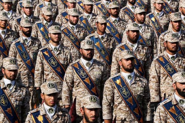 الحرس الثوري الإيراني: نحن في "صمت عسكري" لكن "أيدينا على الزناد"