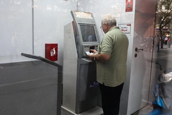 خبرگزاری تسنیم: توزیع اسکناس یک میلیون تومانی «در شرایط خاص» آغاز شده است