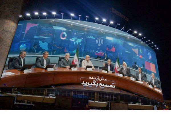 همزمان با حواشی پرونده بانک آینده؛ از مقامهای حکومت خواسته شد مثل آینده» تصمیم بگیرند