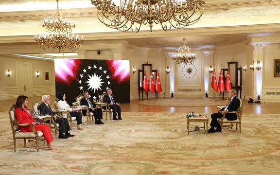 خراب شدن ناگهانی حال اردوغان در یک مصاحبه تلویزیونی، باعث قطع موقت این برنامه زنده شد