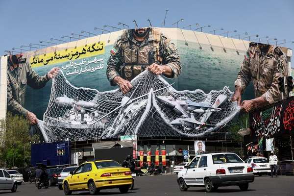 ضربالاجل ترامپ؛ حکومت ایران زیر حملات هوایی بر موضع خود پافشاری میکند