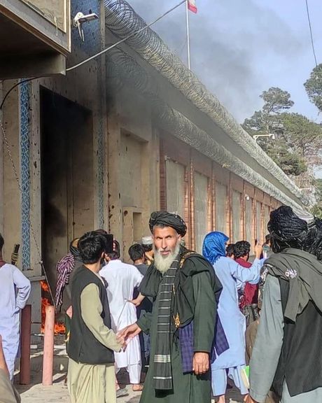 ایران کاردار افغانستان در تهران را احضار و فعالیتهای کنسولی در آن کشور را متوقف کرد