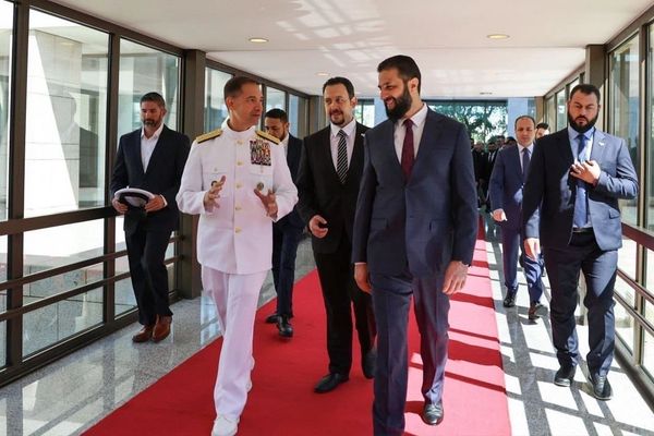 فرمانده سنتکام با احمد الشرع در دمشق دیدار کرد