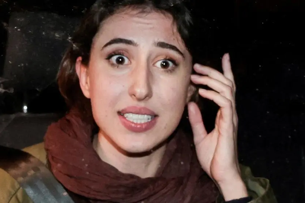 الصحافية الإيطالية تشيشيليا سالا تكشف تفاصيل صادمة عن ظروف اعتقالها في سجون إيران