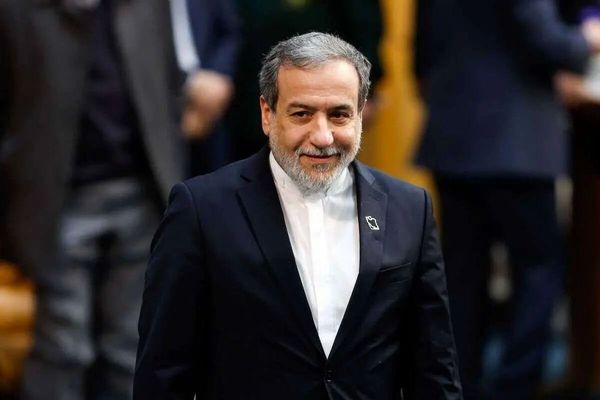 وزير الخارجية الإيراني:لم نقترب من اليورانيوم تحت الأنقاض ولن نتفاوض حول الصواريخ والأمن