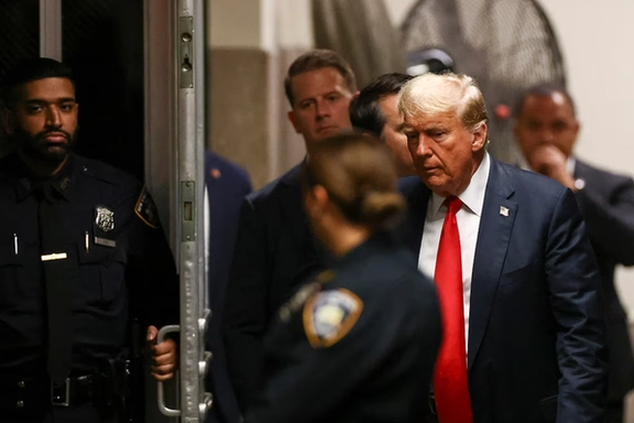 دادستانها از اعضای هیات منصفه خواستند بر مبنای عقل سلیم، ترامپ را مجرم بشناسند