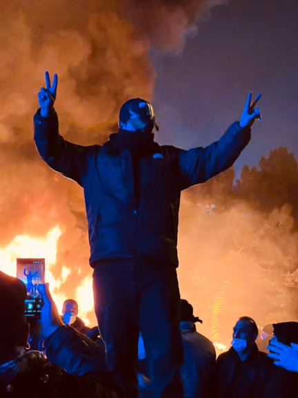 تقارير تفيد باحتمال استخدام النظام الإيراني مواد كيميائية لقمع المحتجين