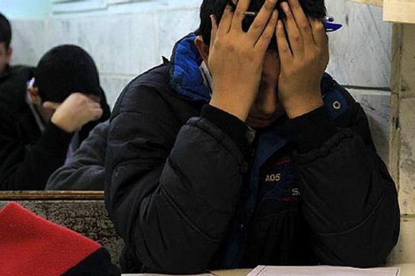 دراسة إيرانية: العنف والانتحار أكثر ما يهدد حياة الطلاب