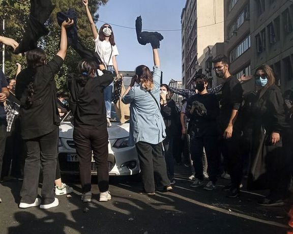 استمرار الانتفاضة في مناطق متفرقة من إيران بالتزامن مع احتفالات ذكرى "ثورة 1979".