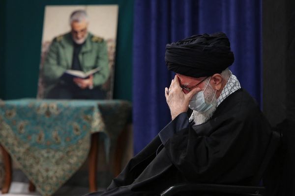 Seminarians In Iran Challenge Khamenei, Say He’s Unfit To Rule