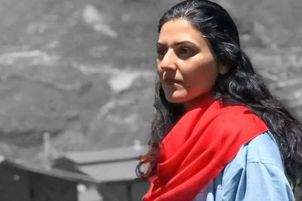 ناشطة إيرانية سجينة تنتقد دعوات الإصلاحيين للمشاركة في الانتخابات وتصف موقفهم بـ "الخيانة"