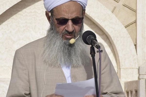 إمام أهل السُّنة في زاهدان يعرب عن قلقه إزاء استمرار عنف النظام الإيراني