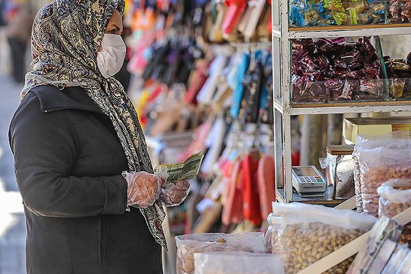 برلمانيان إيرانيان: اقتصاد البلاد على حافة الهاوية.. والمسؤولون لا يدركون خطورة الأمر