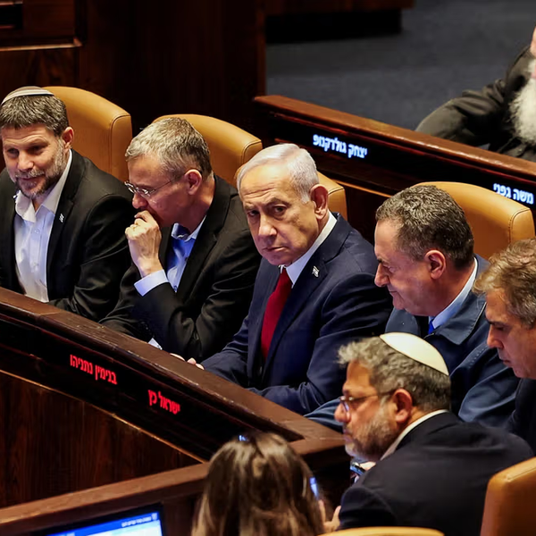 "إسرائيل هيوم": على إسرائيل توسيع نطاق المواجهة ضد إيران إلى ما يتجاوز الشرق الأوسط