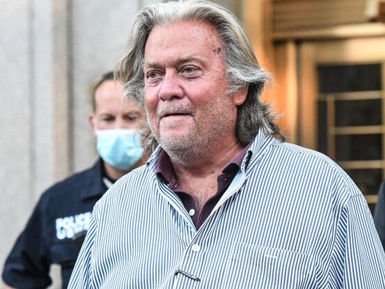 استیو بنن، مشاور پیشین دونالد ترامپ، به سرپیچی از همکاری با کنگره متهم شد