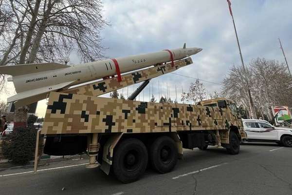 صحيفة إيرانية تدعو للتعامل العسكري مع ممر زنغزور على غرار استهداف قاعدة العديد بقطر