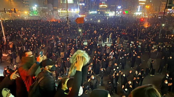 "إيران إنترناشيونال" تطلق "خريطة توثيق الحقيقة" لتسجيل هويات ضحايا الاحتجاجات في إيران