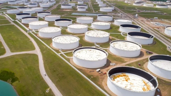 آژانس بینالمللی انرژی: بازار نفت در سال آینده روزانه یک میلیون بشکه مازاد دارد