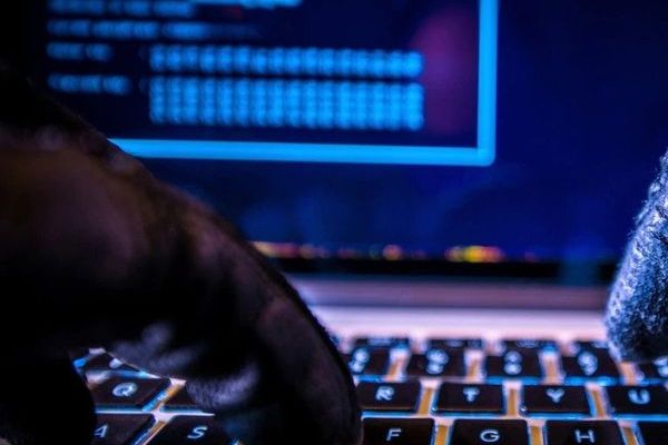 قراصنة تابعون لنظام طهران يهاجمون البنية التحتية لدولة الإمارات