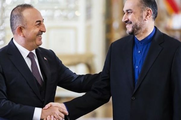 وزير خارجية إيران يتوجه لتركيا بعد تأجيل اجتماعه مع نظيره الروسي.. ومساعد بوتين في طهران