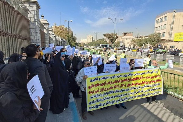 با تصمیم وزارت علوم مدرک ۴ هزار فارغالتحصیل پیام نور در خطر ابطال قرار گرفت