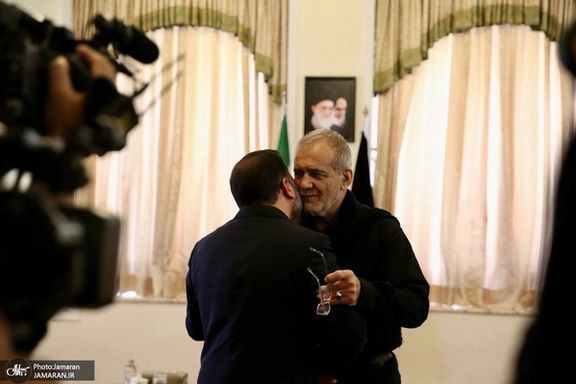 Iran's outgoing ITC Minister Issa Zarepour and President-elect Masoud Pezeshkian during a meeting in Tehran (July 2024)
