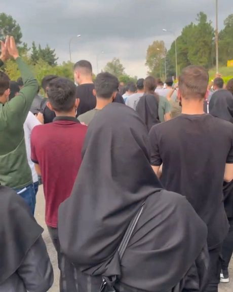 انتفاضة إيران: الاحتجاجات تتواصل.. والمتظاهرون في الشوارع.. والنظام يقطع الإنترنت