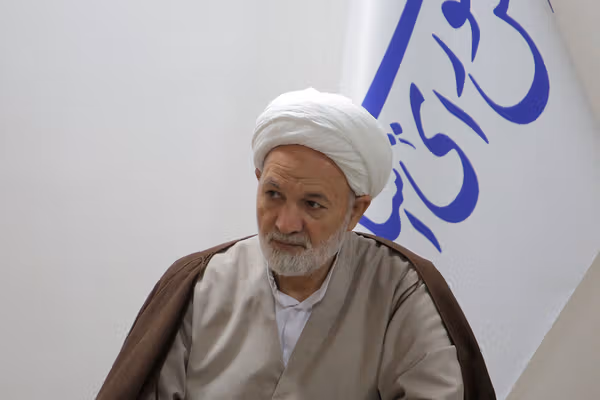 روانبخش، نماینده قم: گلوی دشمن را در تنگه هرمز میفشاریم تا تسلیم شود