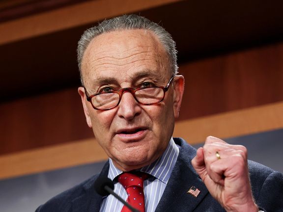 چاک شومر، رهبر دموکراتها در سنا: هریس آمریکا را به آیندهای روشن هدایت خواهد کرد