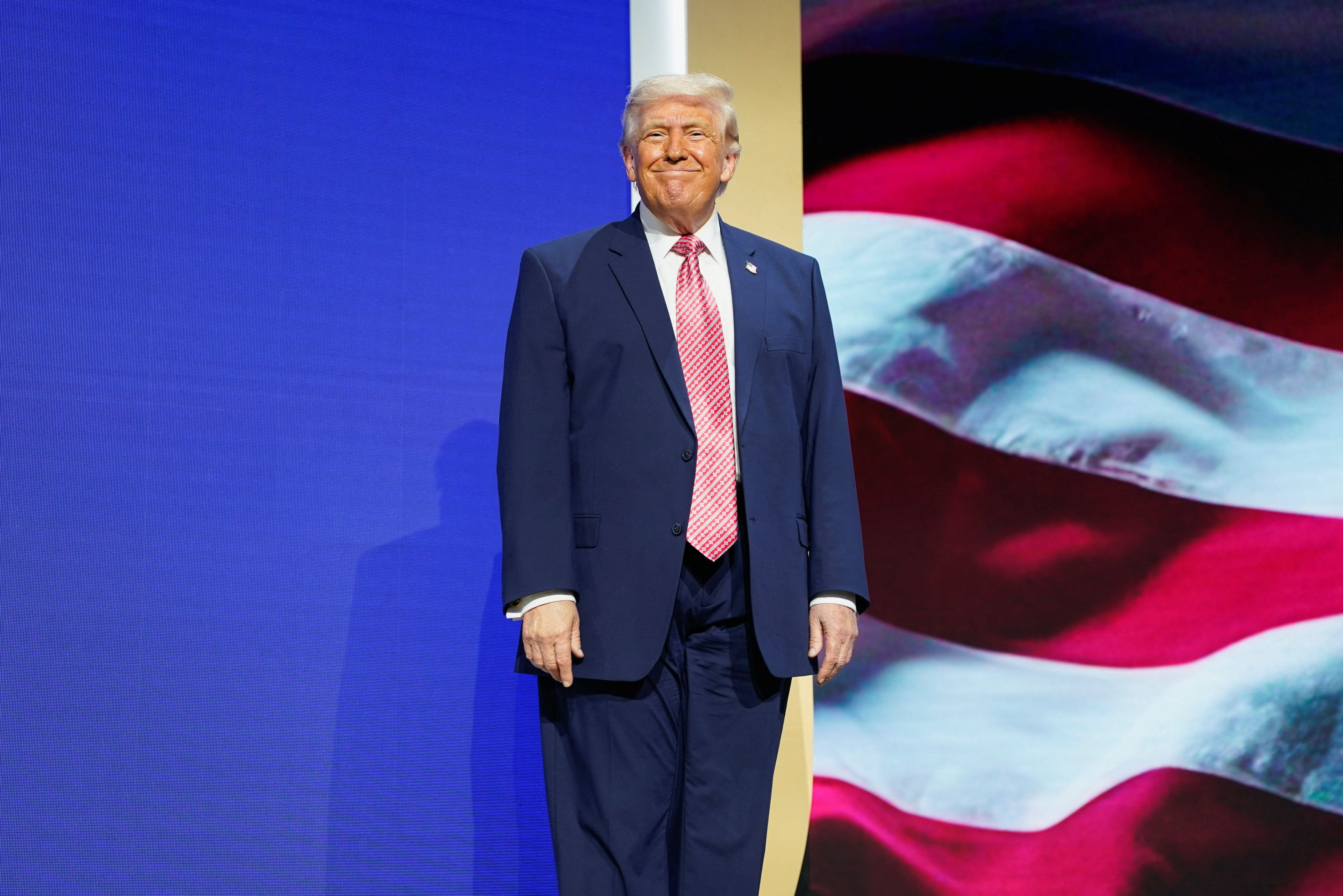 دونالد ترامپ: ۳۵۵۴ هدف دیگر در ایران برای حمله داریم