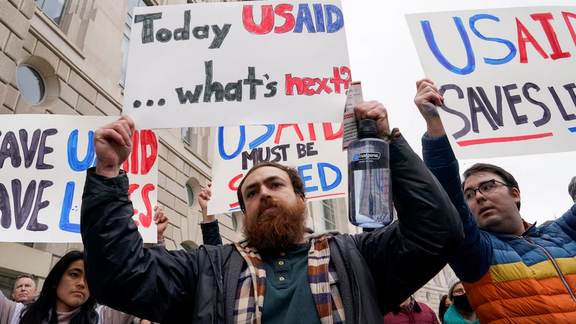 در پی توقف کمکهای خارجی آمریکا، صدها پیمانکار با بحران مالی مواجه شدهاند