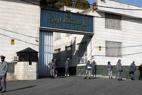 کانون حقوق بشر ایران: جواد کیانی اشترجانی، زندانی سیاسی در اوین، مورد ضربوجرح قرار گرفت