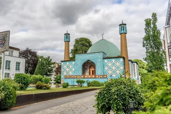 ألمانيا تداهم مكاتب مركز هامبورغ الإسلامي التابع لإيران بسبب علاقاته بـ"حزب الله الإرهابي"