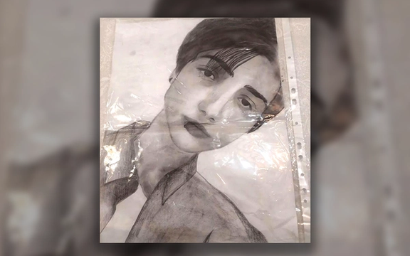 اثری از آرمیتا گراوند که چهره خودش را نقاشی کرده بود