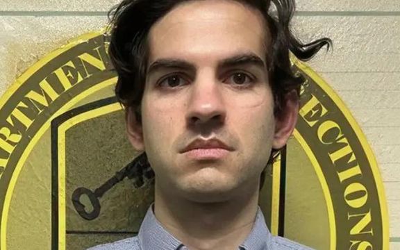 موظف في"CIA" يعترف بتسريب وثائق خطة الهجوم الانتقامي الإسرائيلي على إيران