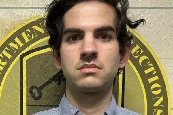 موظف في"CIA" يعترف بتسريب وثائق خطة الهجوم الانتقامي الإسرائيلي على إيران