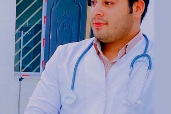 اتهم بمعالجة جرحى الانتفاضة..مقتل طبيب إيراني نتيجة التعذيب بقسم للشرطة بعد إعادة اعتقاله