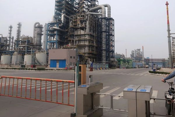 China's teapots pause Iran oil orders after US sanctions refinery