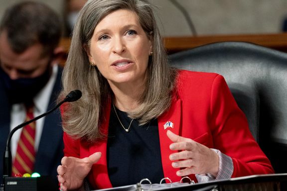 السيناتور جوني إرنست تنتقد إصدار إدارة بايدن تأشيرة لوزير الخارجية الإيراني