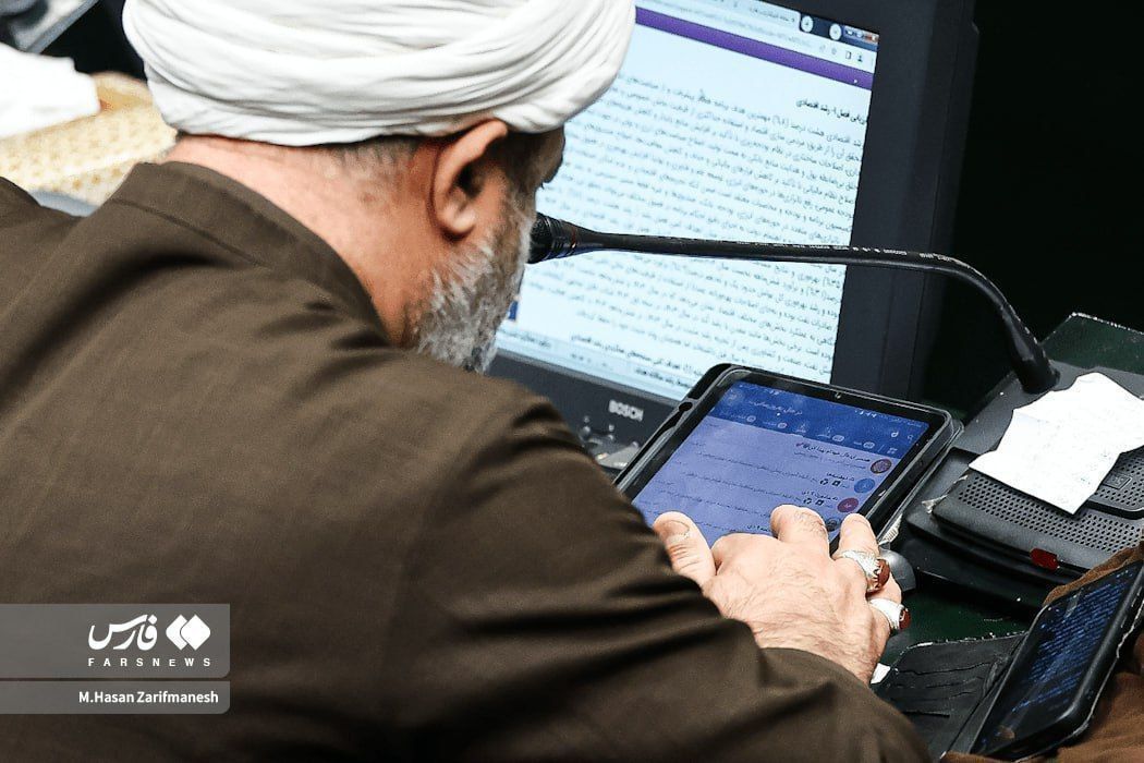 تصویر خبرگزاری فارس از مجلس؛ حمید رسایی «کانال همسریابی ایده‌آل» را دنبال می‌کند