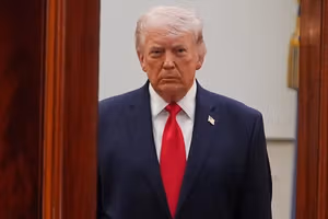 ایندیپندنت: ترامپ درباره واکنش به احتمال آسیب به خلبان مفقود شده در ایران سکوت کرد