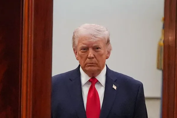 کاخ سفید: ترامپ درباره سقوط جنگنده در جریان قرار گرفته است