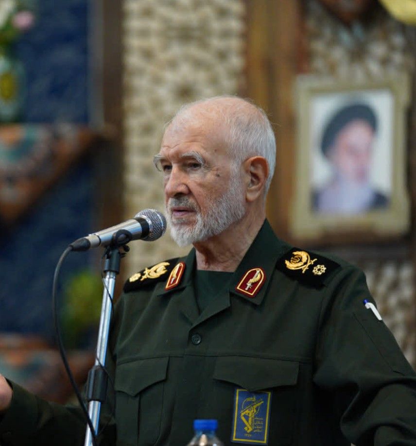 معاون قرارگاه مرکزی خاتم‌الانبیا: اگر هیچ چیز هم نداشته باشیم با سنگ به جنگ آمریکا می‌رویم