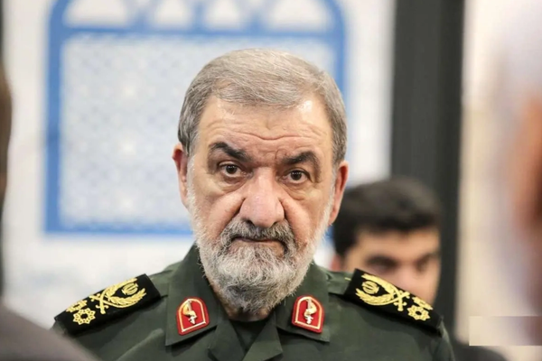 محسن رضایی: آمریکا پس از شکست سختی که از جمهوری اسلامی خورد، در حال سقوط است