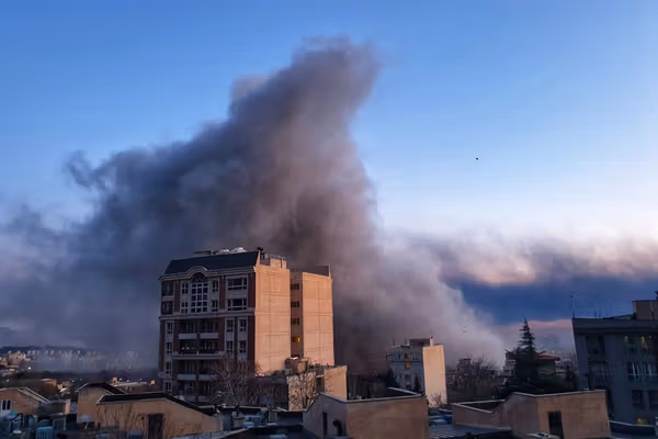 ادامه حملات به پایتخت در صبح جمعه؛ در تهران و کرج انفجارهای شدیدی رخ داده است