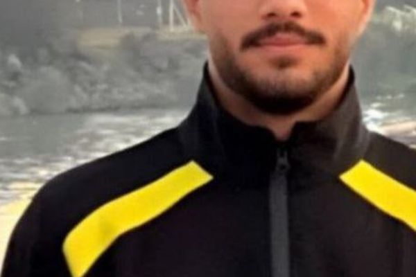 لاعب كرة قدم يواجه حكم الإعدام بسبب مشاركته في الاحتجاجات